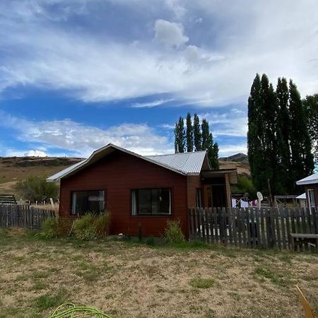 Апартаменты Cabana A 8 Km De Cerro Castillo. Вилья-Серро-Кастильо Экстерьер фото